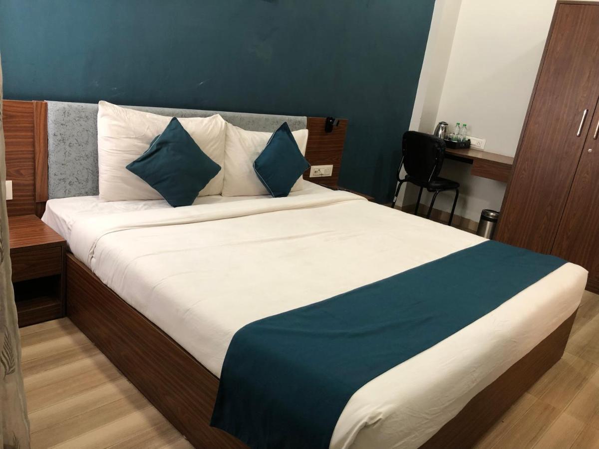 Hotel Ballfin Indore Индаур Экстерьер фото
