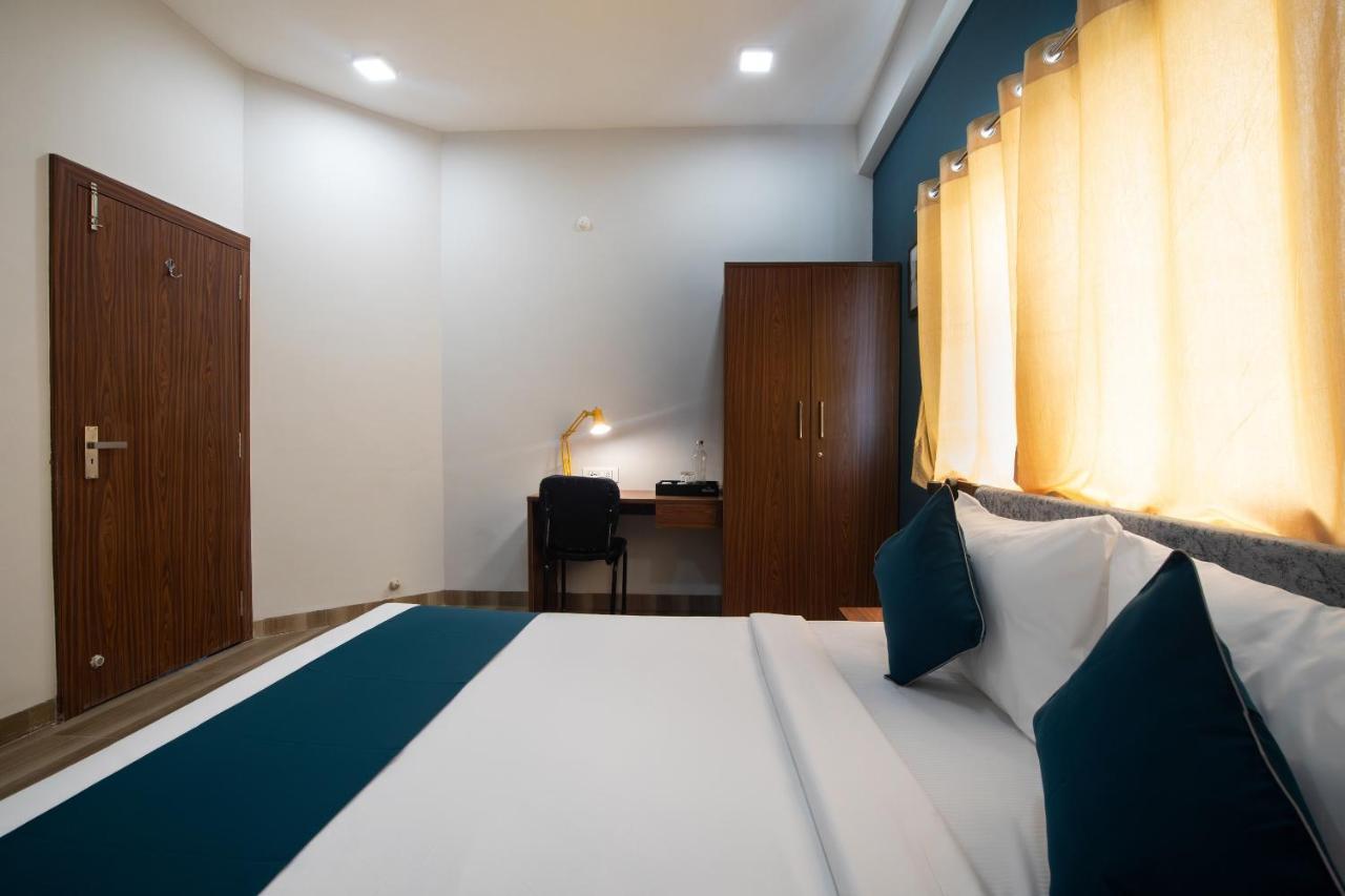 Hotel Ballfin Indore Индаур Экстерьер фото