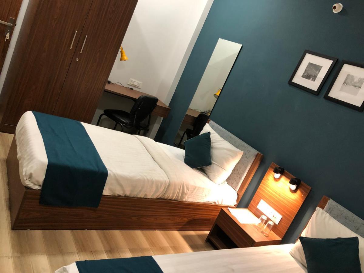 Hotel Ballfin Indore Индаур Экстерьер фото
