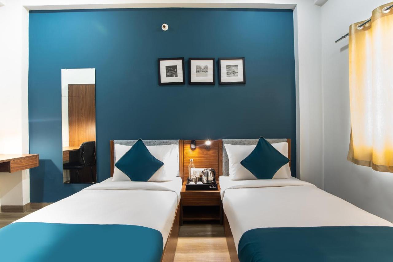 Hotel Ballfin Indore Индаур Экстерьер фото